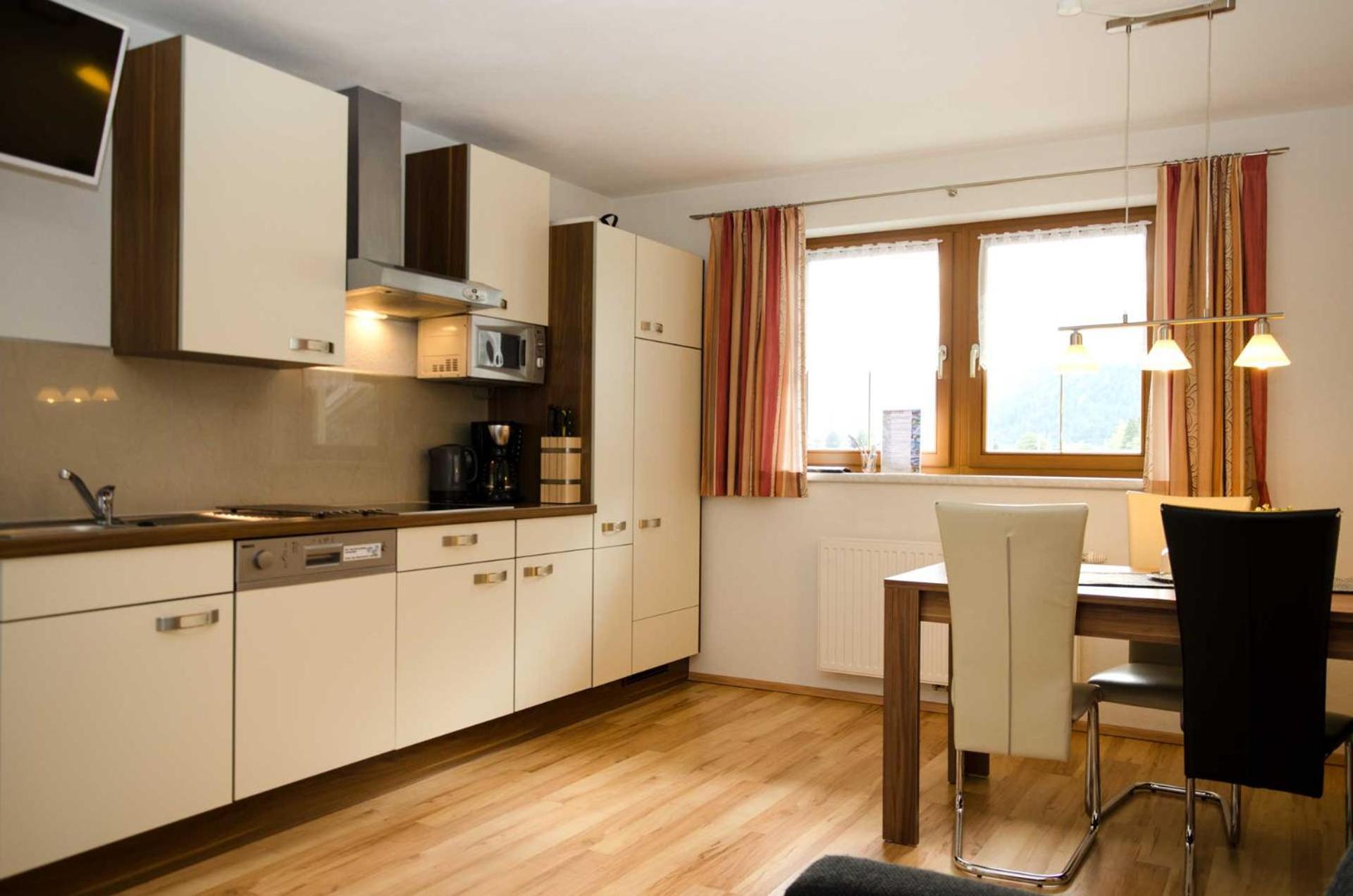 Haus Alpin Apartments Pettneu am Arlberg Exterior foto